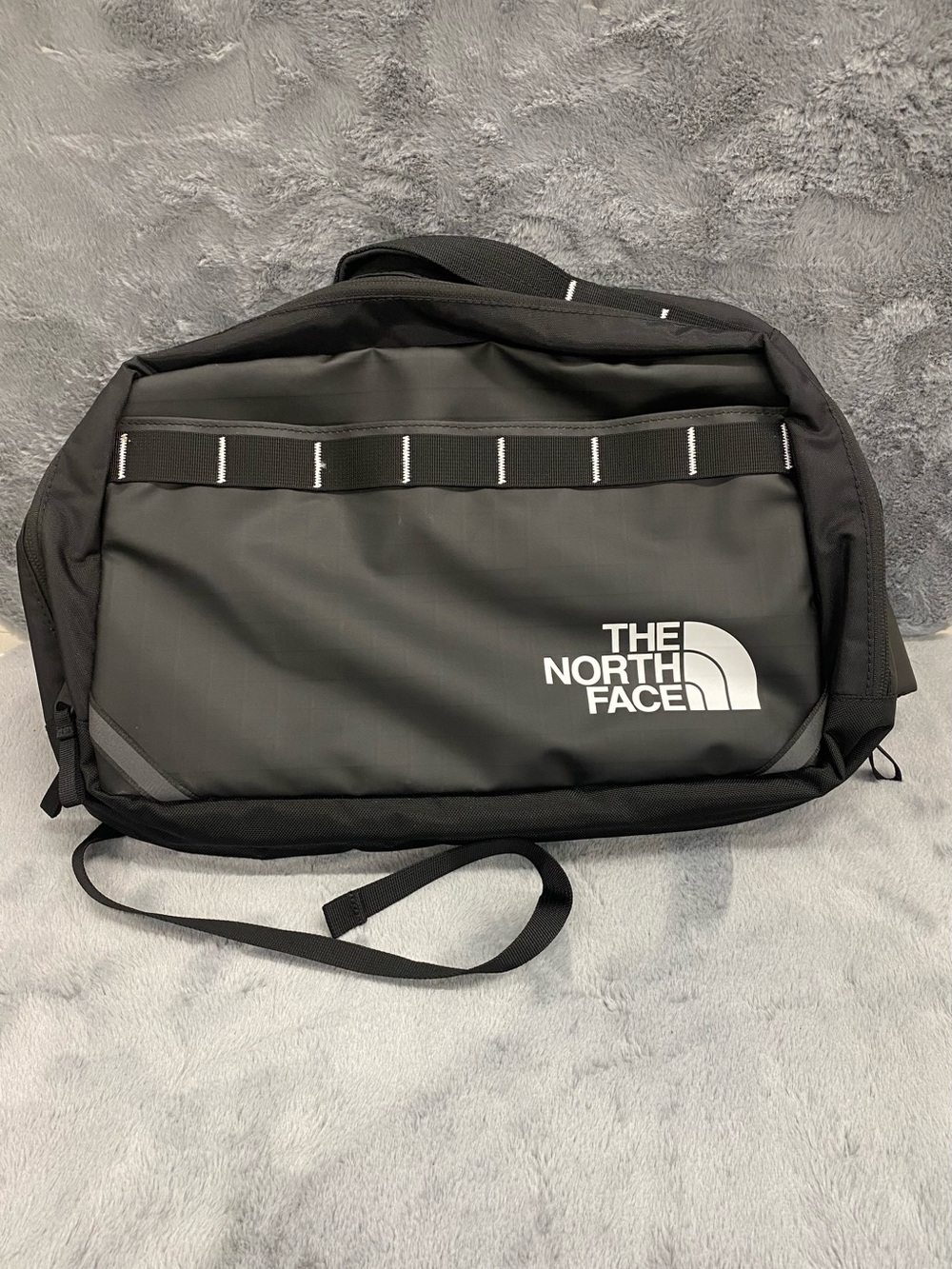 The North Face Base Camp Voyager Sling Black Bag Unisex
